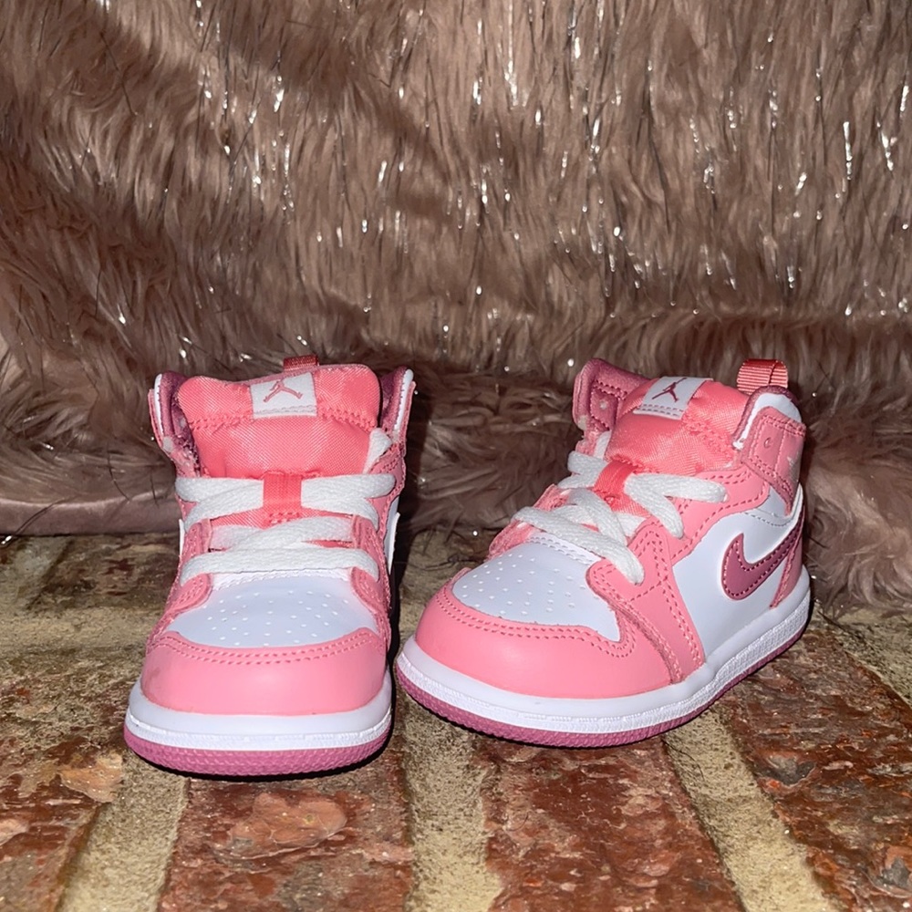 Jordan 1 MID TD Coral Chlk/Desert Berry White